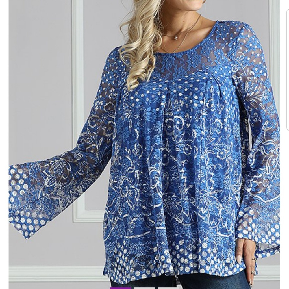 Beautiful blue and white bell sleeve top XL